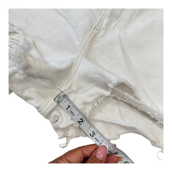 Levi's Original Women High-Rise Jean Shorts SZ 32 Off White Distressed Hems - Picture 8 of 16